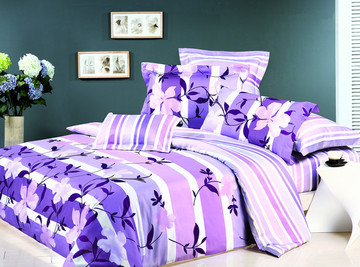 古墙下的彩色花卉 家纺用品中的艺术灵感